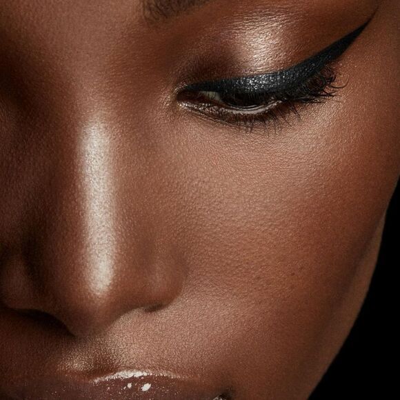 Fenty Flyliner Eyeliner Pencil in Black - Picture 4 of 7